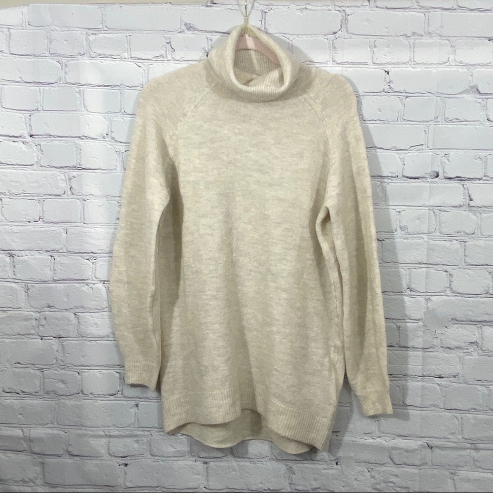 H & M off white long turtleneck sweater NWT XS